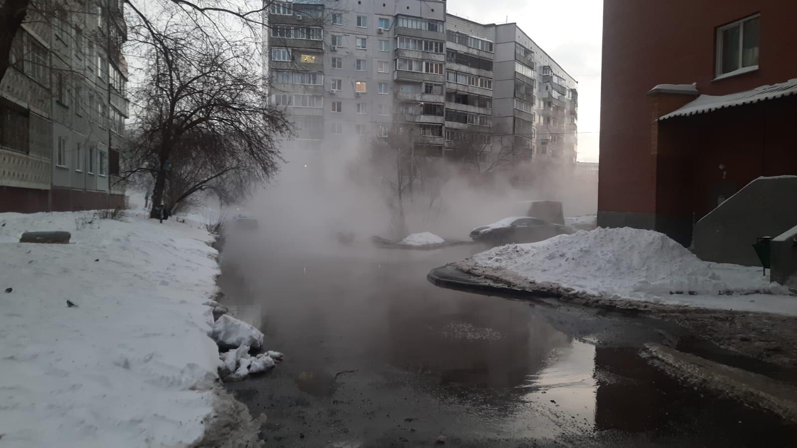 Фото Крупная коммунальная авария на левом берегу Новосибирска: потоп, пробки и холод — фото 4